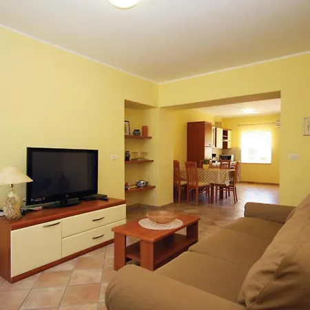 Holiday home 2 Bedroom Beautiful In Krnica