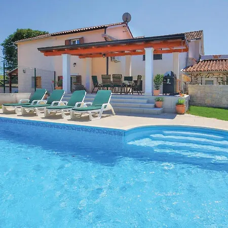 Holiday home 2 Bedroom Beautiful In Krnica Mali Vareski