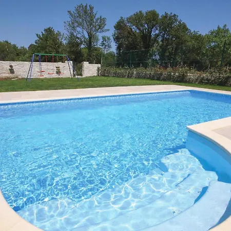 Holiday home 2 Bedroom Beautiful In Krnica