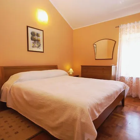2 Bedroom Beautiful In Krnica Semesterbostad Mali Vareški