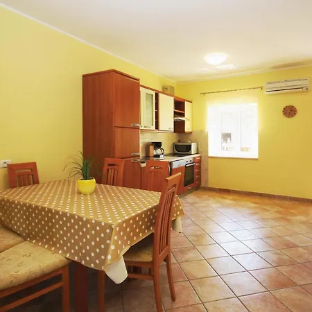 2 Bedroom Beautiful In Krnica * Mali Vareški